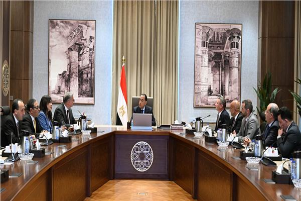 رئيس الوزراء يستقبل نائب رئيس شركة "إكسون موبيل" العالمية لشئون الاستكشاف