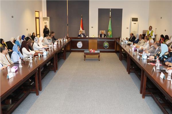 محافظ الإسماعيلية يتابع الموقف التنفيذي لمشروعات مياه الشرب والصرف الصحي 