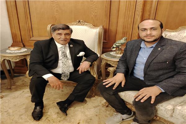 محرر بوابة أخبار اليوم خلال لقائه مع النائب أحمد فؤاد أباظة