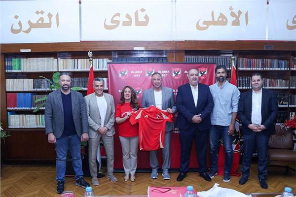 الأهلي يستقبل السفيرة الأمريكية ‏
