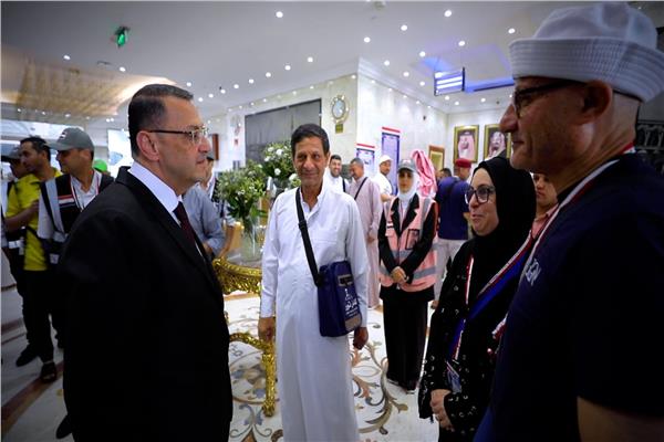 رئيس بعثة الحج يتفقد احوال حجاج القرعة بفنادق الاقامه