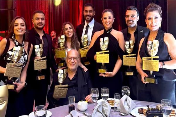 فريق مسلسل "وتقابل حبيب
