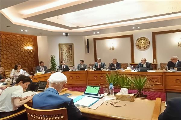 مساعد وزير الخارجية للشئون الأوروبية يجرى مشاورات مع ممثلي وزارتي الخارجية والداخلية الفرنسية