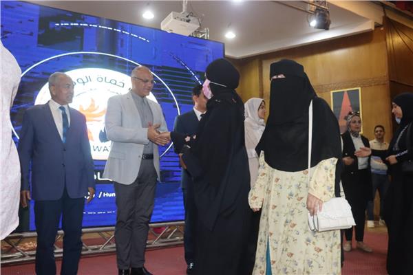 محافظ القليوبية يشهد إحتفالية تسليم أجهزة كهربائية