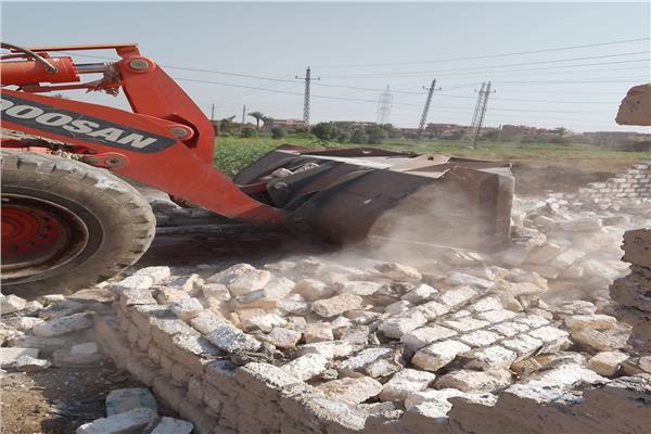 تنفيذ 35 قرار إزالة للتعديات على الأراضي الزراعية و أملاك الدولة بالجيزة