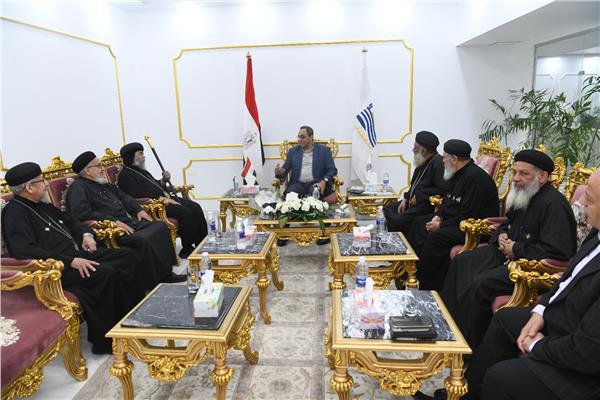 الدكتور خالد عبد الحليم، محافظ قنا يستقبل وفدي مطرانيتي دشنا ونجع حمادي للأقباط الأرثوذكس
