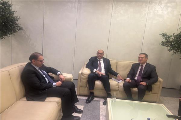 وزير العمل محمد جبران خلال اللقاء