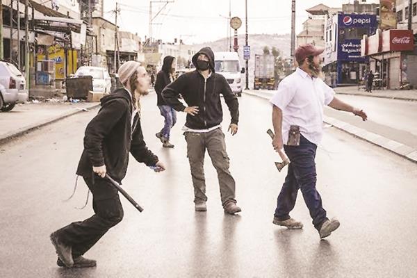 مستوطنون يعتدون على فلسطينيين في رام الله