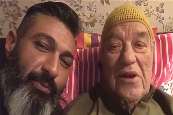 الفنان ياسر جلال و الفنان الراحل حسن حسني
