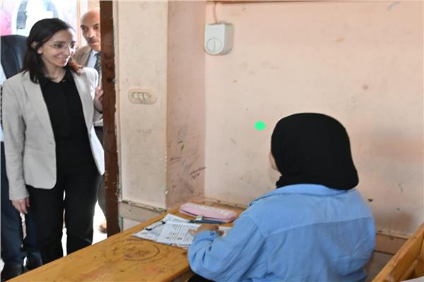 محافظ البحيرة تتفقد عدد من لجان إمتحانات الشهادة الإعدادية بمدارس إدكو ورشيد
