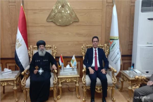 رئيس جامعة بنها يستقبل الأنبا مكسيموس مطران بنها