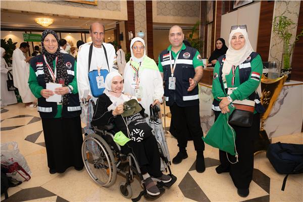 الحاجة إيناس وأسرتها