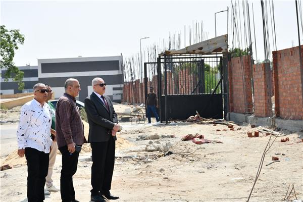 أعمال تطوير السور الخارجي للجامعة
