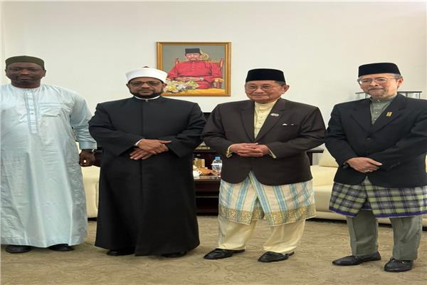 وزير الشئون الدينية ببروناي يلتقي أمين (البحوث الإسلامية)
