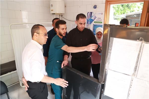 نائب وزير الصحة يستكمل جولته الميدانية في محافظة القاهرة بتفقد عدد من منشآت الرعاية الأساسية