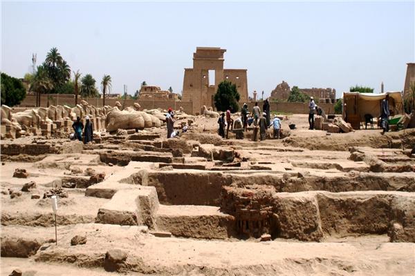 معبد أخ منو بمنطقة معابد الكرنك في الأقصر
