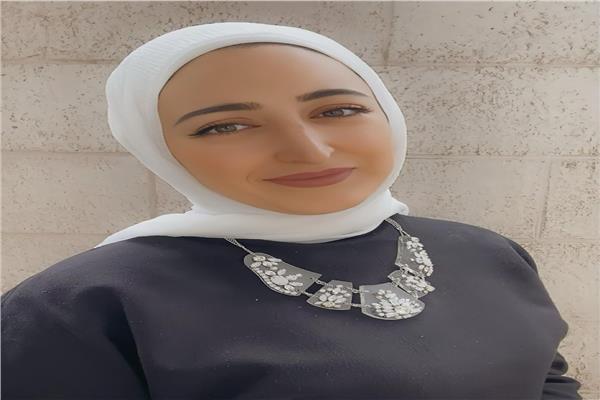 الروائية منى بشناق