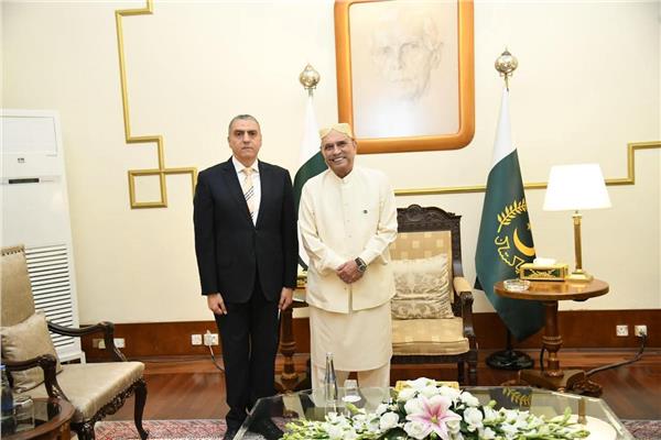 د.إيهاب عبد الحميد سفير مصر لدى باكستان والرئيس الباكستاني آصف علي زرداري 