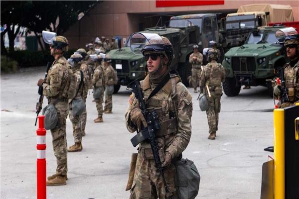قوات المارينز الأمريكية في لوس أنجلوس
