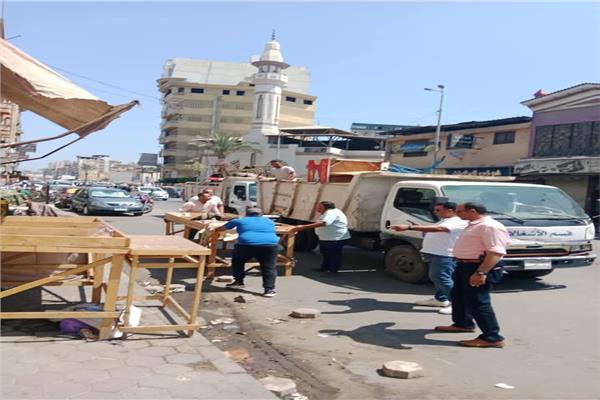 جانب من الحملة التى شنها مدينة دمياط
