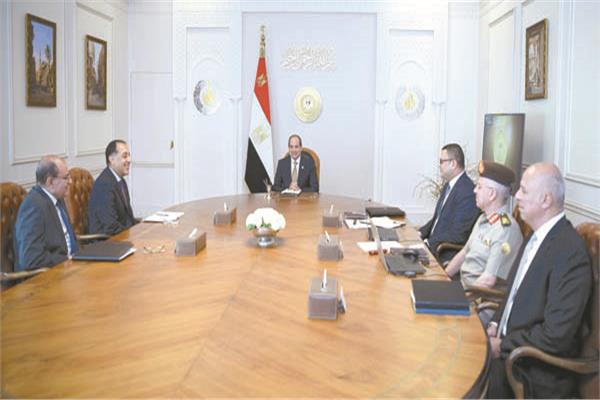 الرئيس عبدالفتاح السيسى خلال اجتماعه مع د. مدبولى ووزير الإسكان