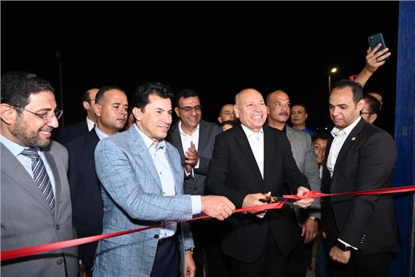 وزير الشباب والرياضة ومحافظ القاهرة - جانب من الافتتاح