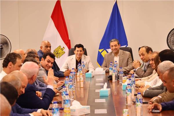 خلال الاجتماع