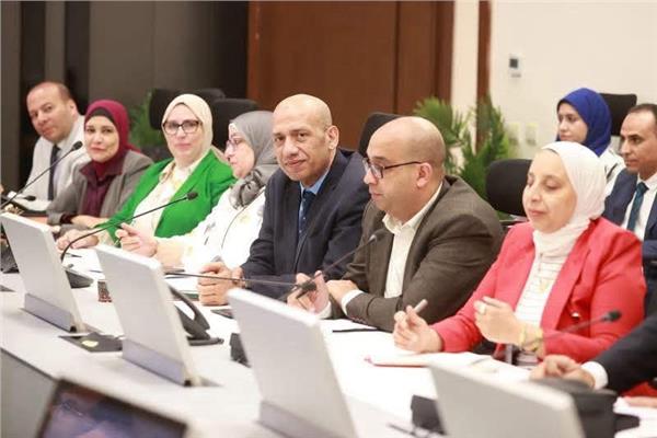 الصحة تعقد اجتماعًا لمناقشة تنفيذ الخطة العاجلة للسكان والتنمية بحضور وكيل وزارة الصحة بدمياط 