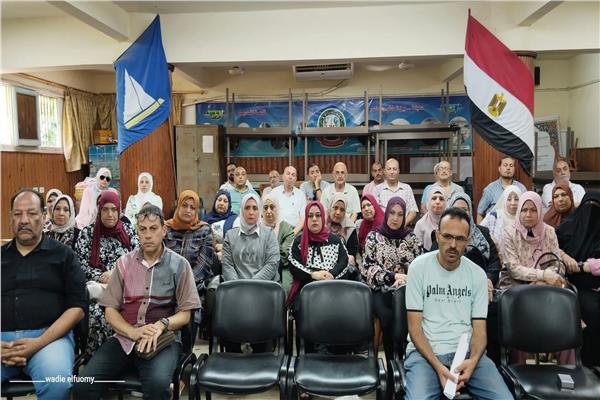 وكيل وزارة التربية والتعليم بدمياط يلتقي بمركز توزيع الأسئلة