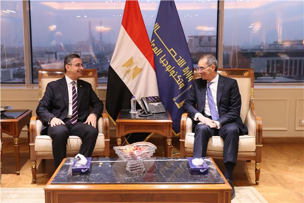 وزيرا الاتصالات والتموين