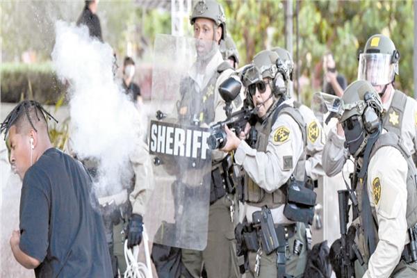 مواجهات بين الشرطة والمحتجين فى لوس أنجلوس