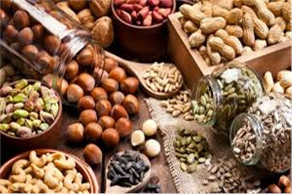  أطعمة لتنظيف الأمعاء وتحسين الهضم