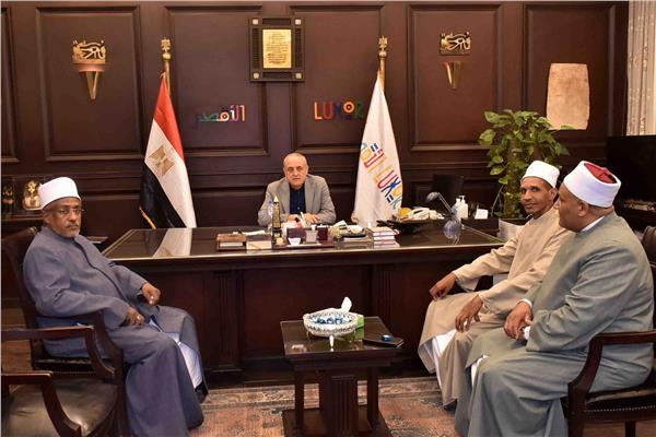 محافظ الأقصر يستقبل أعضاء مبادرة ومَن أحياها بأزهر الأقصر لمواجهة الخصومات الثأريَّة
