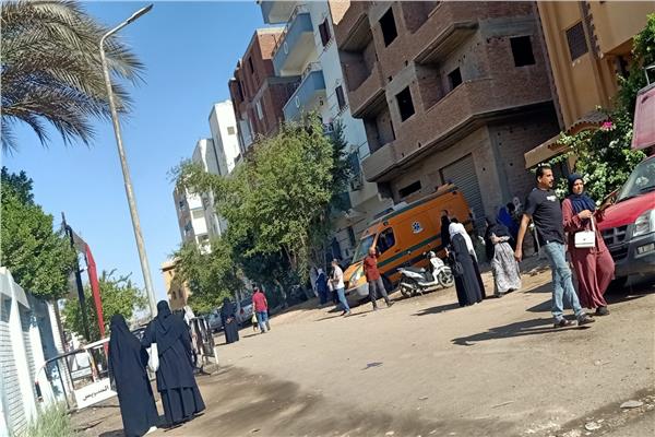 من أمام إحدى لجان الامتحانات