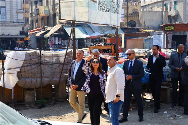 وزيرة التنمية المحلية تتفقد المرحلة الأولى من تطوير سوق العتبة بالموسكي