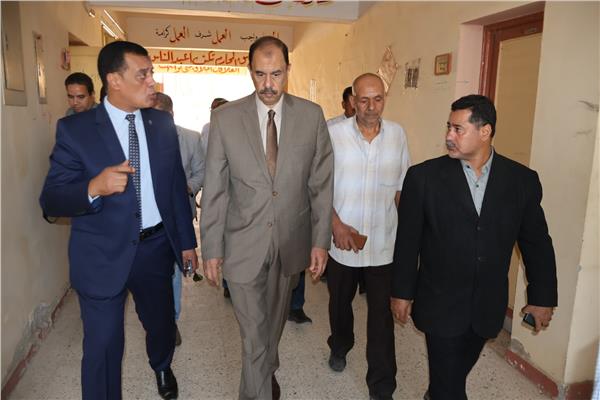 محافظ سوهاج يتفقد لجان الثانوية العامة