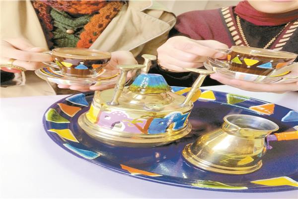 لوحات فنية على براد شاى