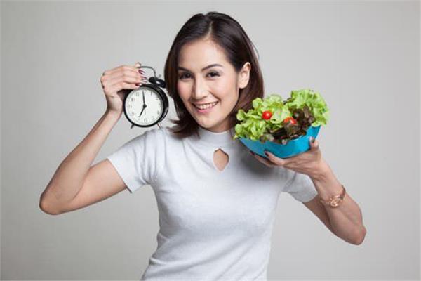 مالتوقيت المناسب لتناول الطعام