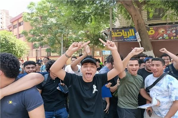 طلاب اللغة الاجنبية الثانية : الامتحان سهل في متناول الطلاب 