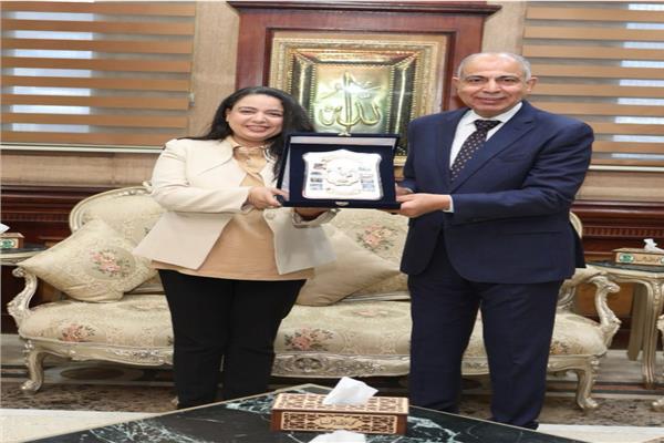 اللواء عماد كدواني، محافظ المنيا يكرم الدكتورة نهى نبيل