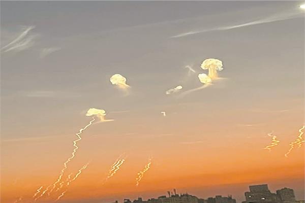 أضواء جذابة في السماء