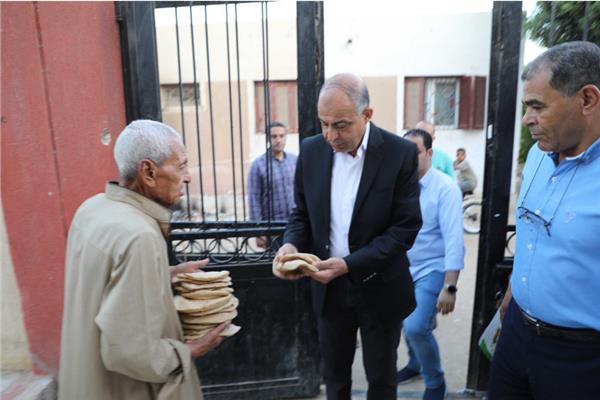 محافظ المنيا يقود حملة مفاجئة على المخابز البلدية