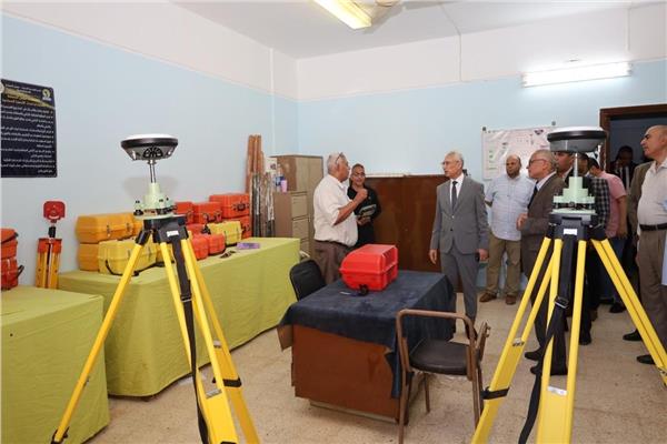 جانب من جولة رئيس جامعة المنيا في كلية الهندسة