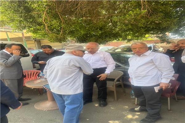مدير أمن القاهرة يصل لموقع انهيار عقارات حدائق القبة