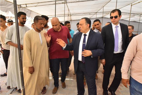 جانب من جولة محافظ أسيوط لمتابعة أعمال تشطيب السوق الحضري الجديد