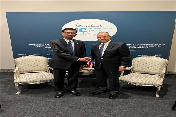 وزير الخارجية والهجرة يلتقي بمستشار الشئون الخارجية في بنجلاديش
