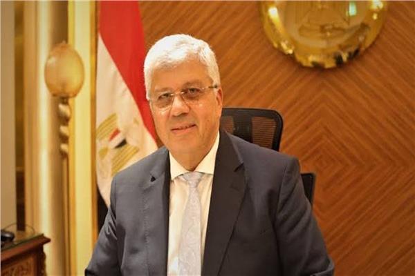 الدكتور أيمن عاشور
