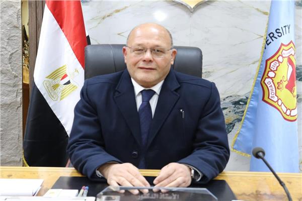 الدكتور حسان النعماني رئيس جامعة سوهاج