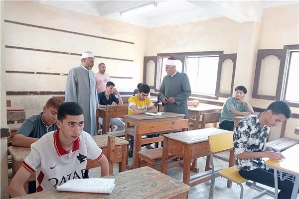  رئيس منطقة القليوبية الأزهرية يتفقد لجان امتحانات الثانوية بالقناطر الخيرية    