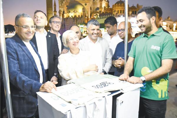 وزيرة البيئة ومحافظ جنوب سيناء خلال تدشين إطلاق الحملة بمنطقة السوق القديمة